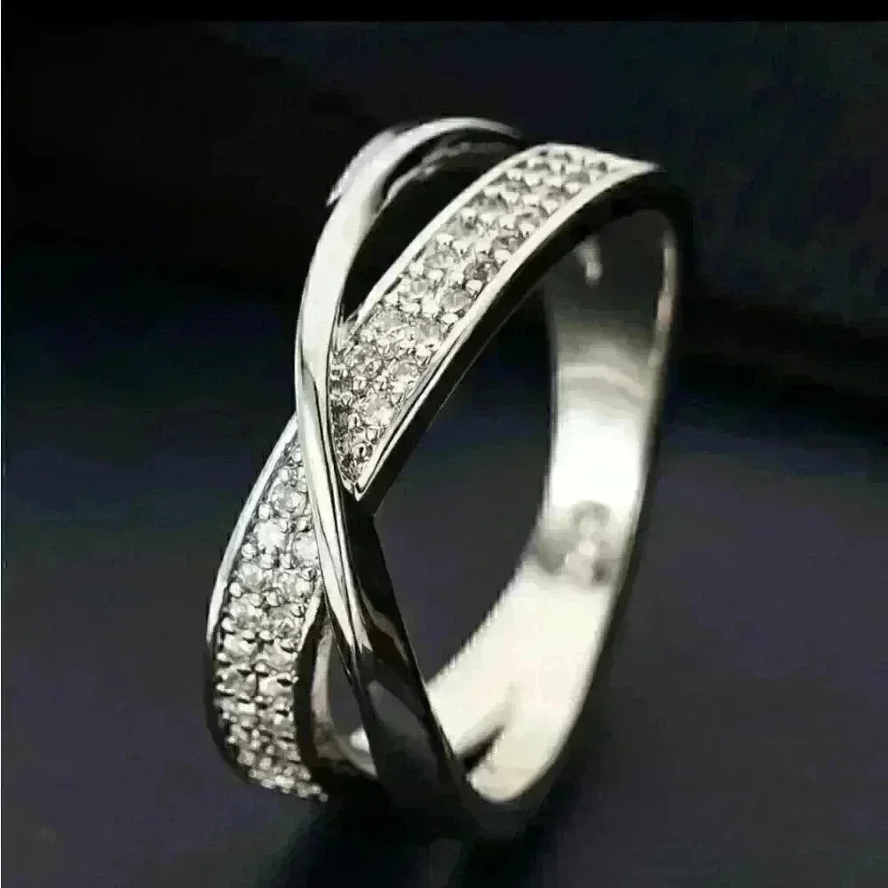 Beautiful Womens Ring   - Picture 3 of 7